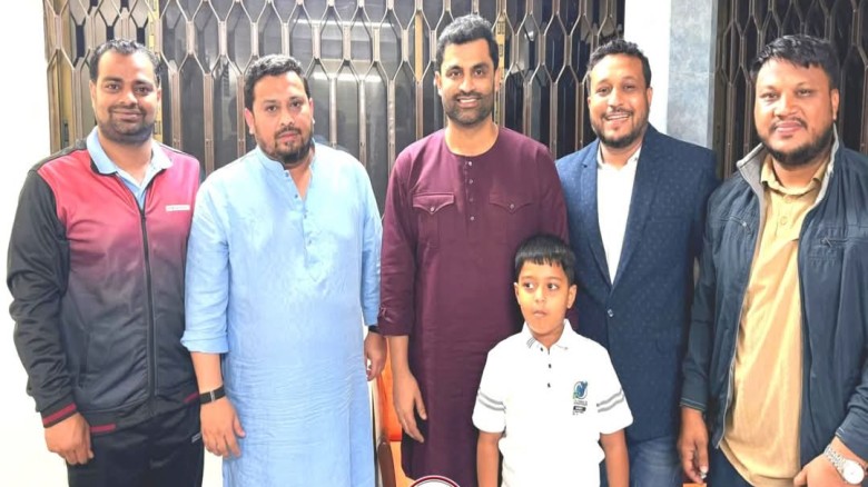 ব্যারিস্টার মীর হেলালের বাসভবনে তামিম ইকবাল। চট্টগ্রাম-৫ আসন