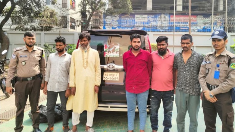 নগরে প্রকাশ্যে অপহরণচেষ্টা ভেস্তে দিল জনতা, আটক ৫