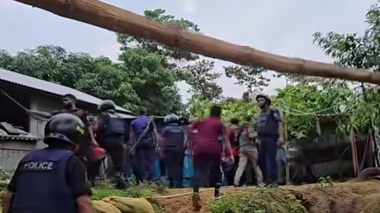 সলিমপুরে র‍্যাব ক্যাম্পে সন্ত্রাসীদের গুলিবর্ষণ, আত্মরক্ষায় ঘণ্টাব্যাপী পাল্টাপাল্টি গোলাগুলি