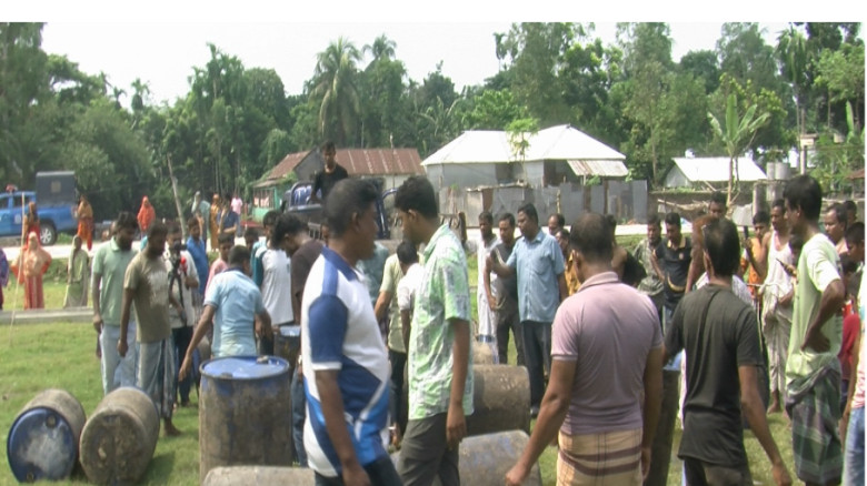 পীরগাছায় অবৈধ সয়াবিন তেল কারখানায় অভিযান, মালিকের কারাদণ্
